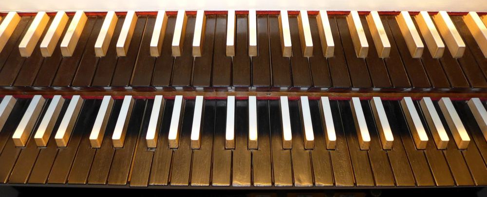 Manuale der Hillebrand-Orgel in der Cornelius-Kirche